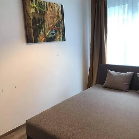 Lido Nappali + 3 Halo Apartment